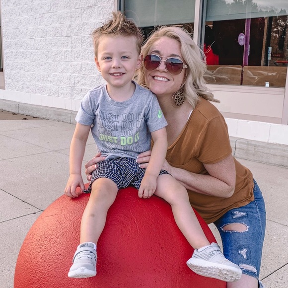 Meet your Posher, Amber James - Picture 4 of 10